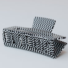 Load image into Gallery viewer, Oversized Alba Claw in Mono Print