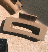 Load image into Gallery viewer, Annie Claw in Clay