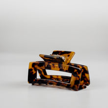 Load image into Gallery viewer, Daphne Claw in Tortoiseshell