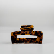 Load image into Gallery viewer, Daphne Claw in Tortoiseshell