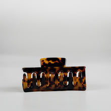 Load image into Gallery viewer, Daphne Claw in Tortoiseshell
