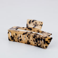 Load image into Gallery viewer, Oversized Bella Claw in Tan Tortoiseshell